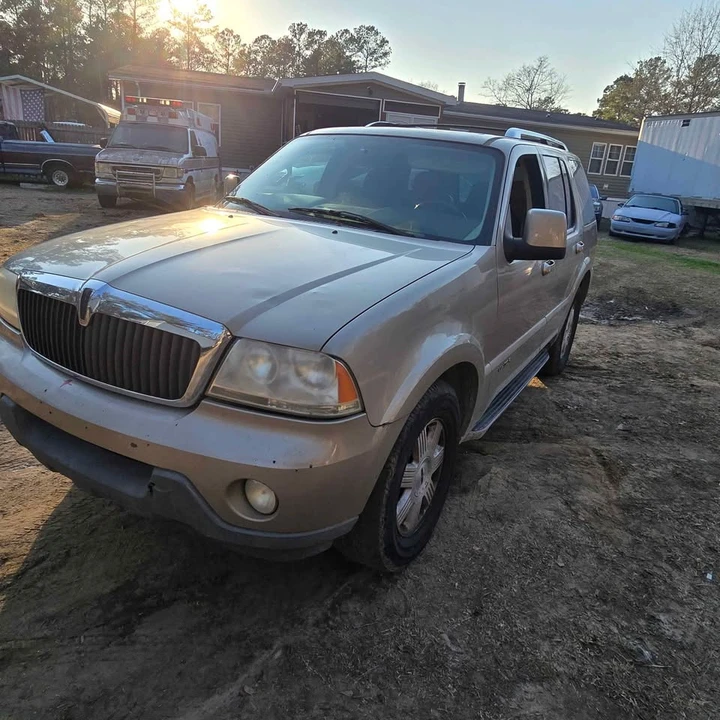 2004 Lincoln Aviator 1st Gen - Image 2 of 10