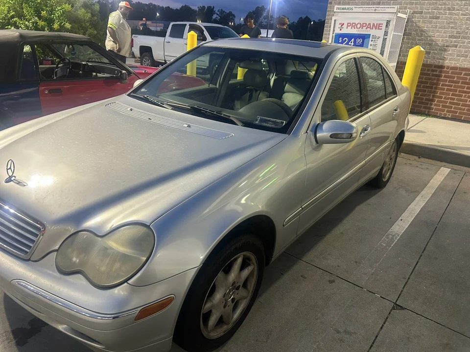 2004 Mercedes-Benz W203 C-Class - Image 2 of 8