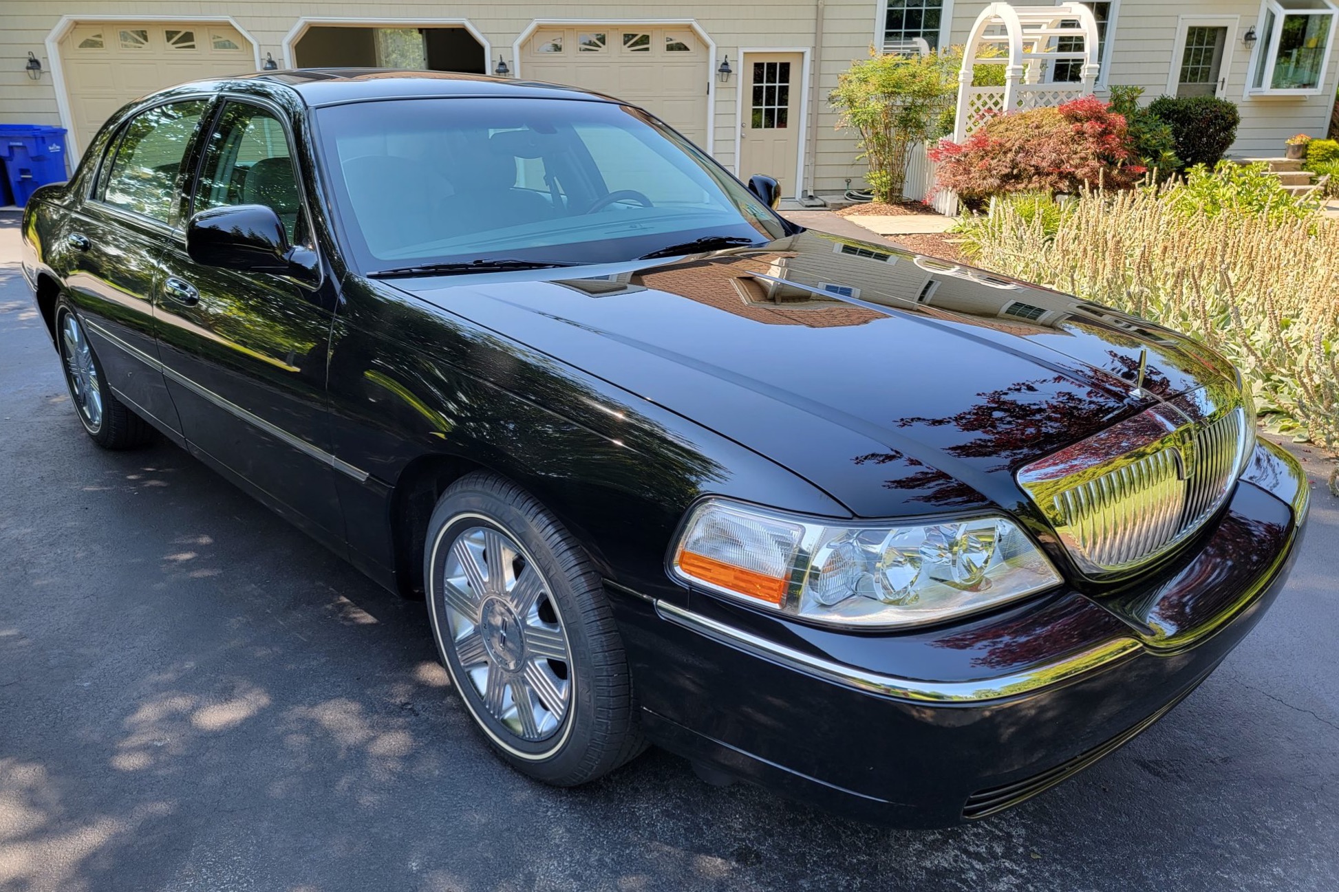 2,700-Mile 2004 Lincoln Town Car Ultimate