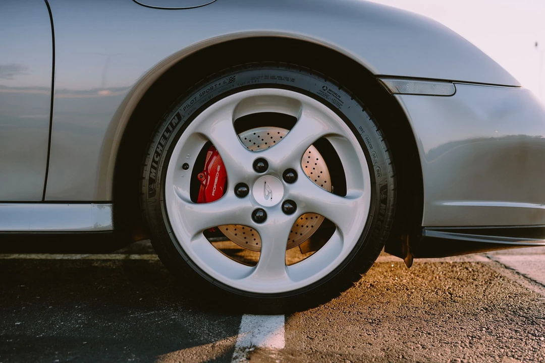 2005 Porsche 996 Carrera 4S - Image 17 of 31