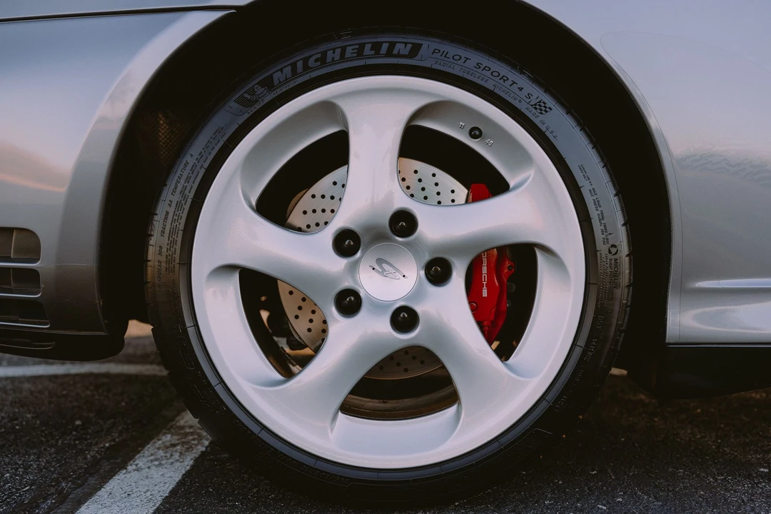 2005 Porsche 996 Carrera 4S - Image 18 of 31