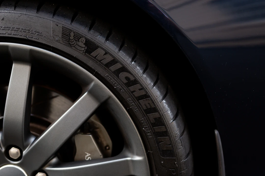 2005 Aston Martin DB9 - Image 8 of 31