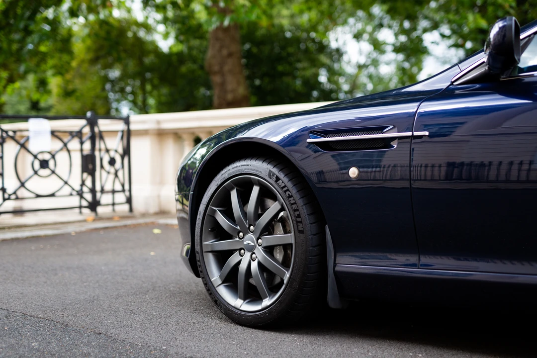 2005 Aston Martin DB9 - Image 17 of 31