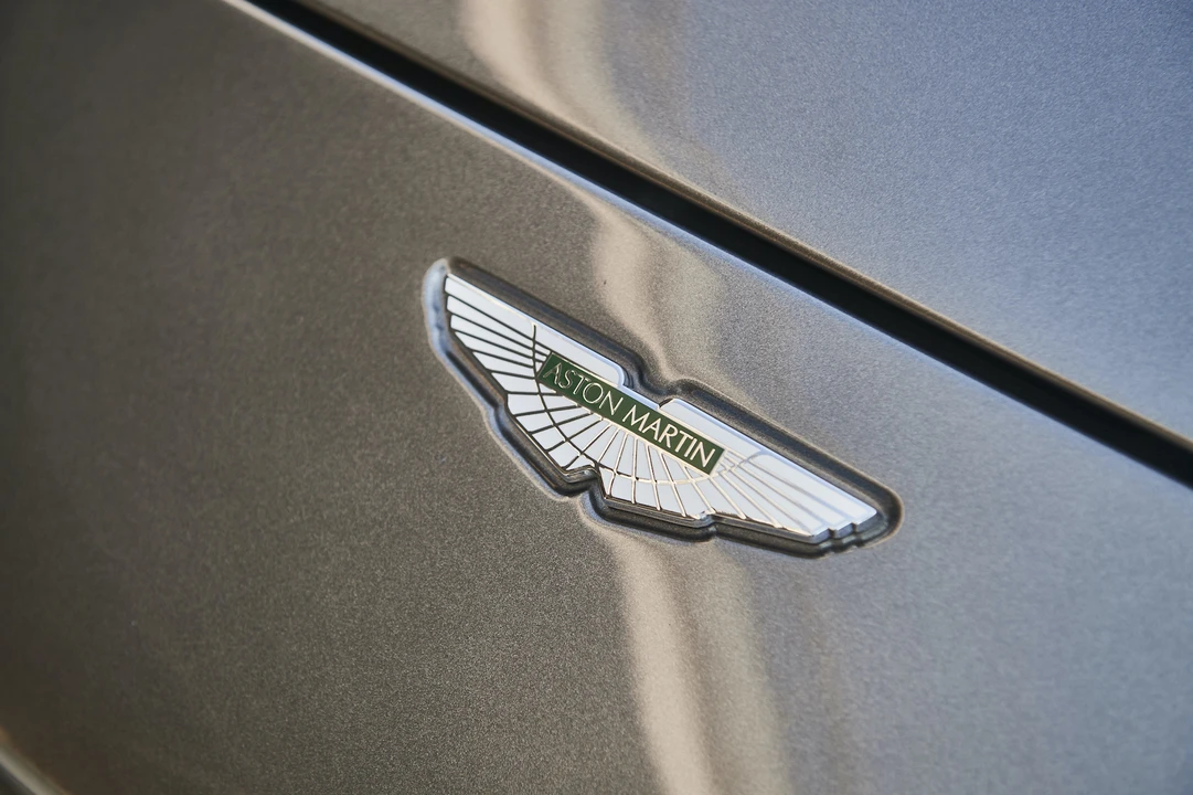 2005 Aston Martin Vanquish 1st Gen - Image 19 of 31