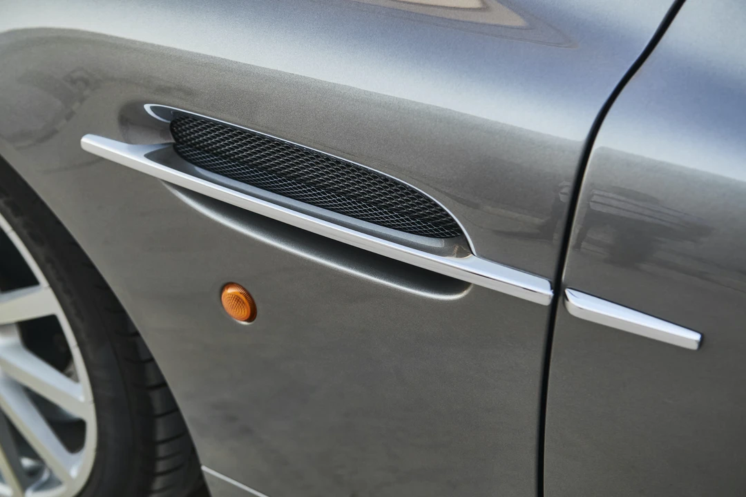 2005 Aston Martin Vanquish 1st Gen - Image 23 of 31