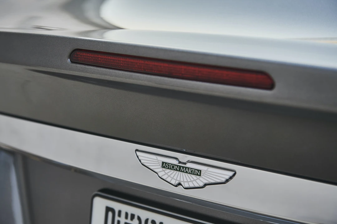 2005 Aston Martin Vanquish 1st Gen - Image 29 of 31