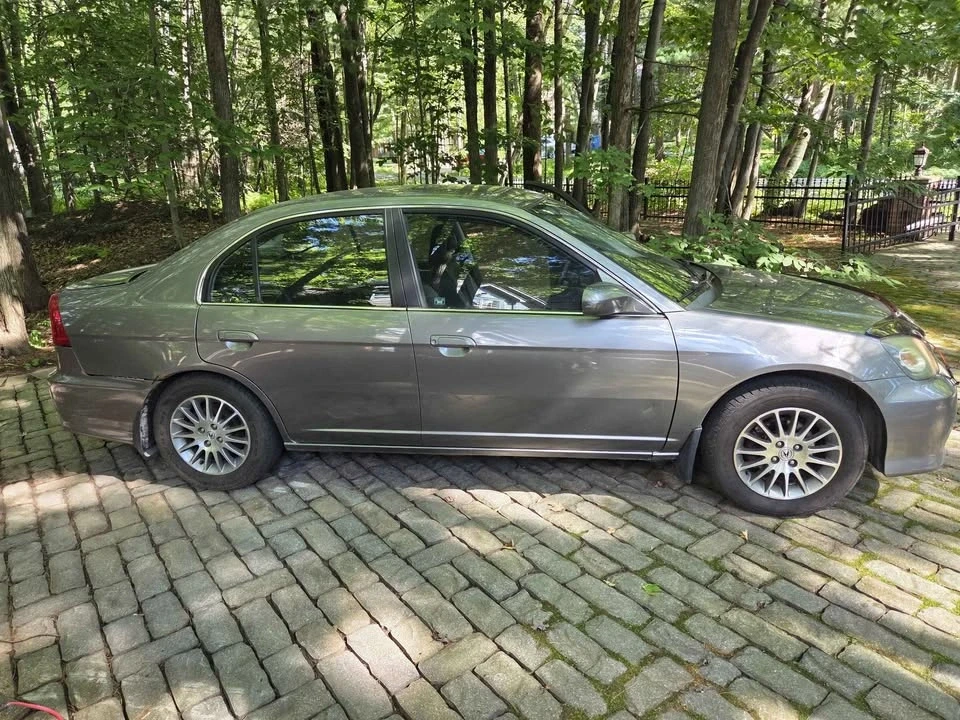2005 Acura EL - Image 2 of 6