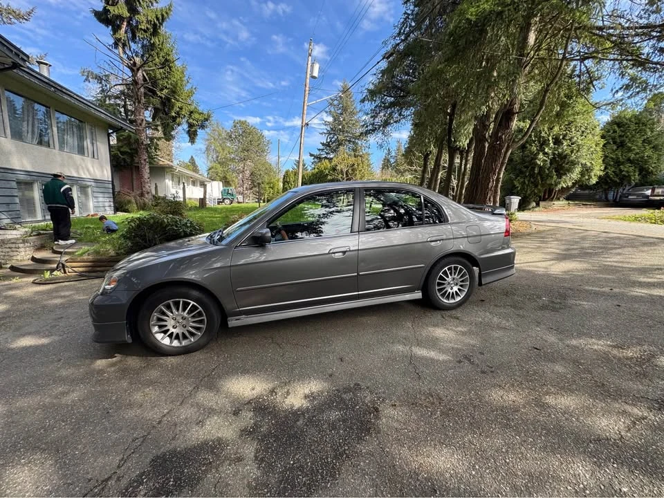 2005 Acura EL - Image 2 of 8