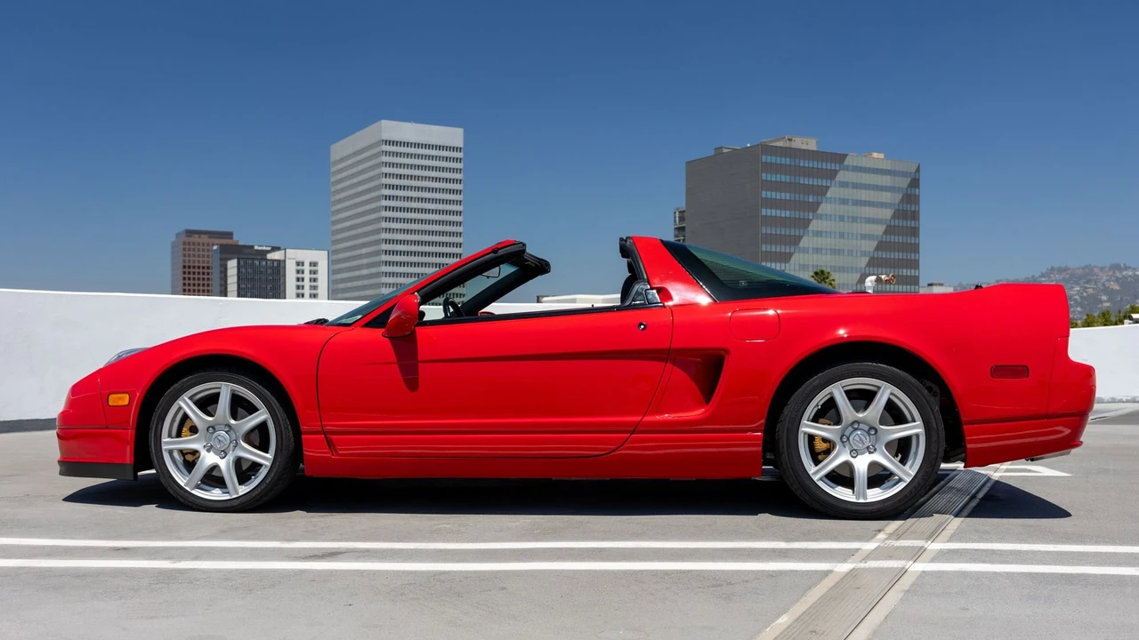 2005 Acura NSX - Image 2 of 31