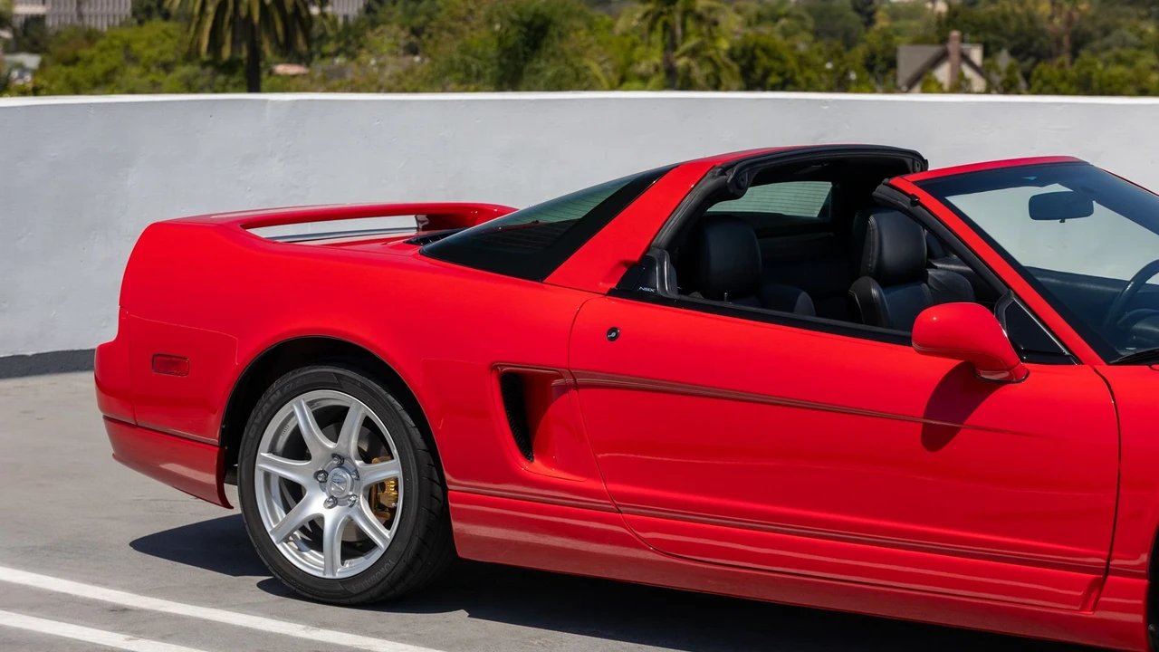 2005 Acura NSX - Image 17 of 31