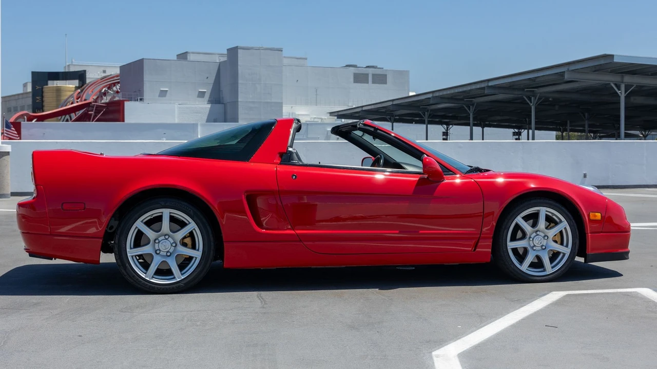 2005 Acura NSX - Image 13 of 31