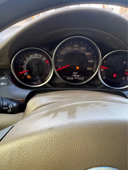 2005 Acura RL 2nd Gen - Image 8 of 9