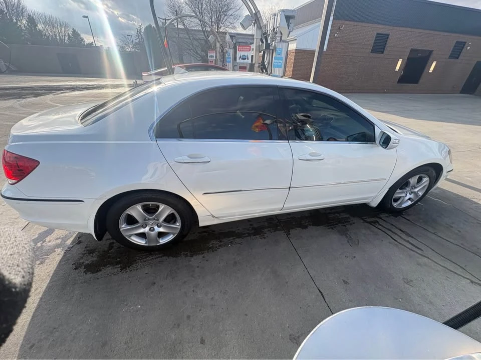 2005 Acura RL 2nd Gen - Image 4 of 9