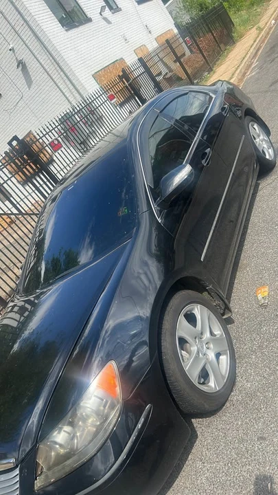 2005 Acura RL 2nd Gen - Image 6 of 7