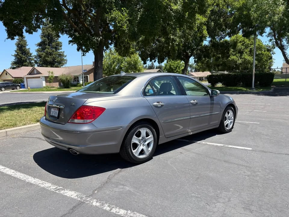 2005 Acura RL 2nd Gen - Image 4 of 21