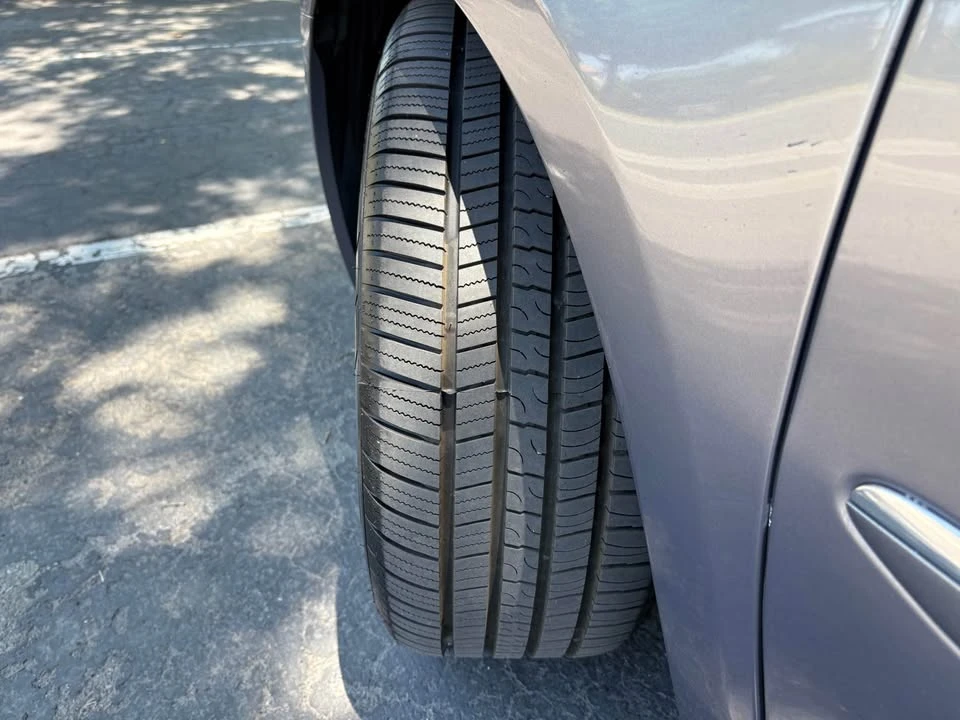2005 Acura RL 2nd Gen - Image 15 of 21