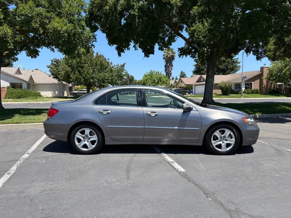 2005 Acura RL 2nd Gen - Image 5 of 21