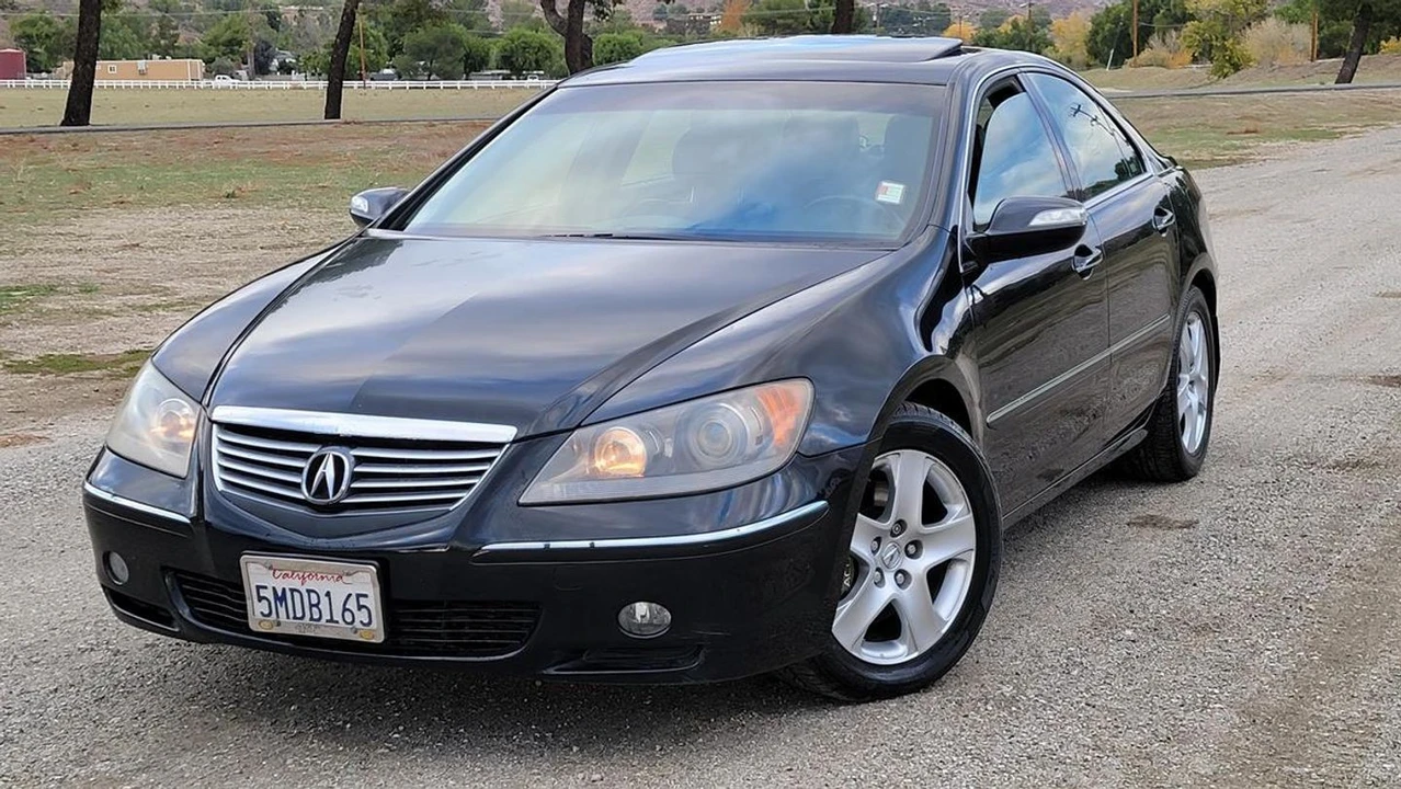 2005 Acura RL 2nd Gen - Image 5 of 21