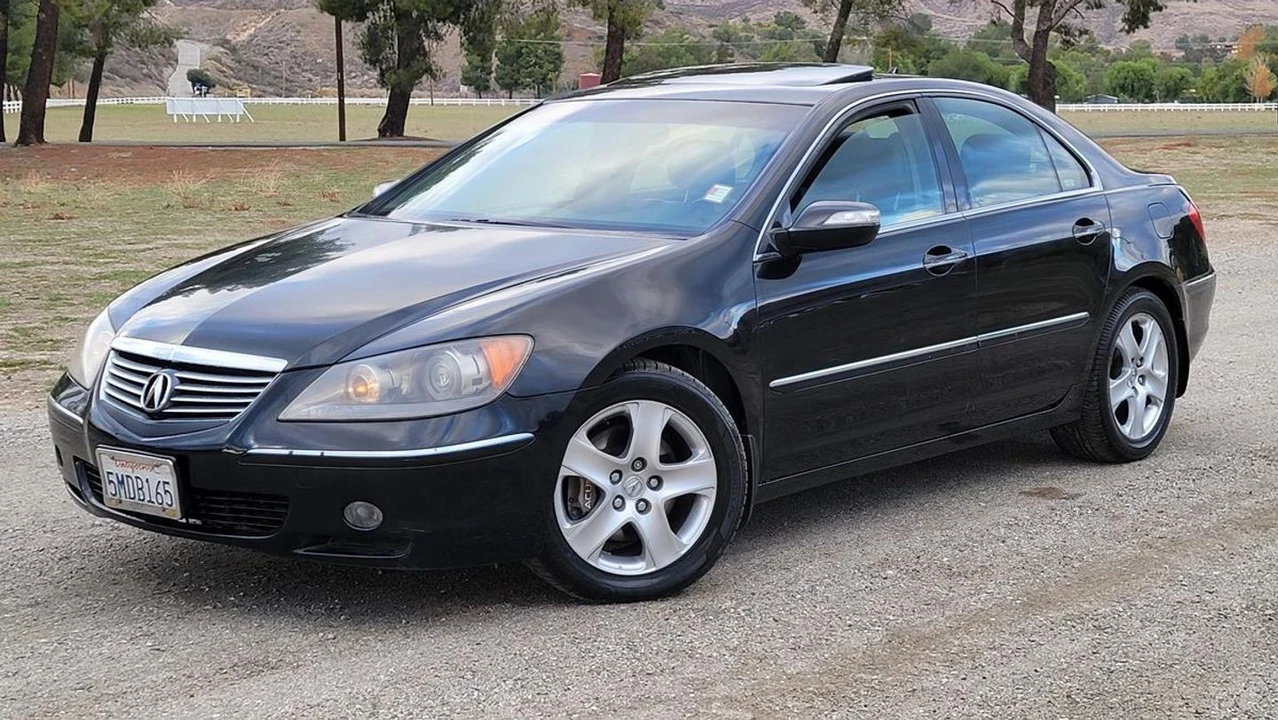 2005 Acura RL 2nd Gen - Image 2 of 21