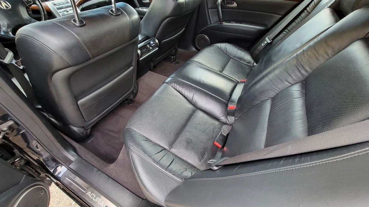 2005 Acura RL 2nd Gen - Image 17 of 21