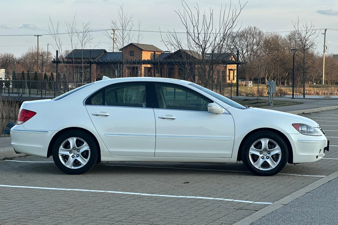2005 Acura RL 2nd Gen - Image 3 of 31