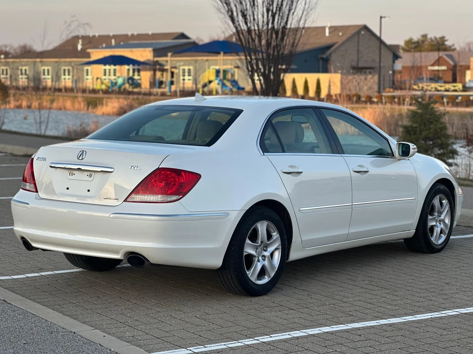 2005 Acura RL 2nd Gen - Image 21 of 31