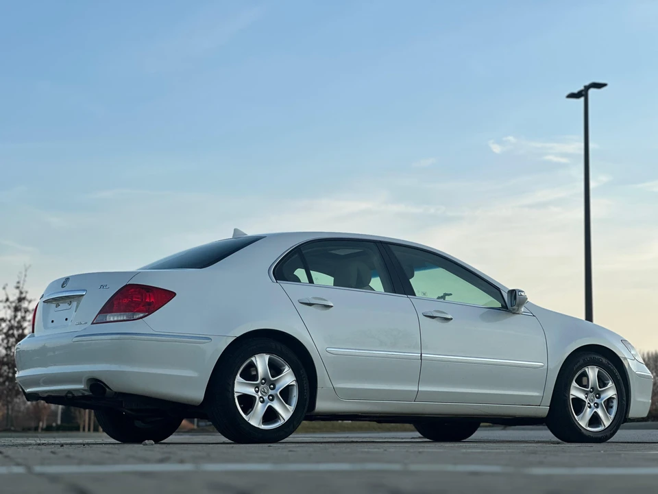 2005 Acura RL 2nd Gen - Image 25 of 31
