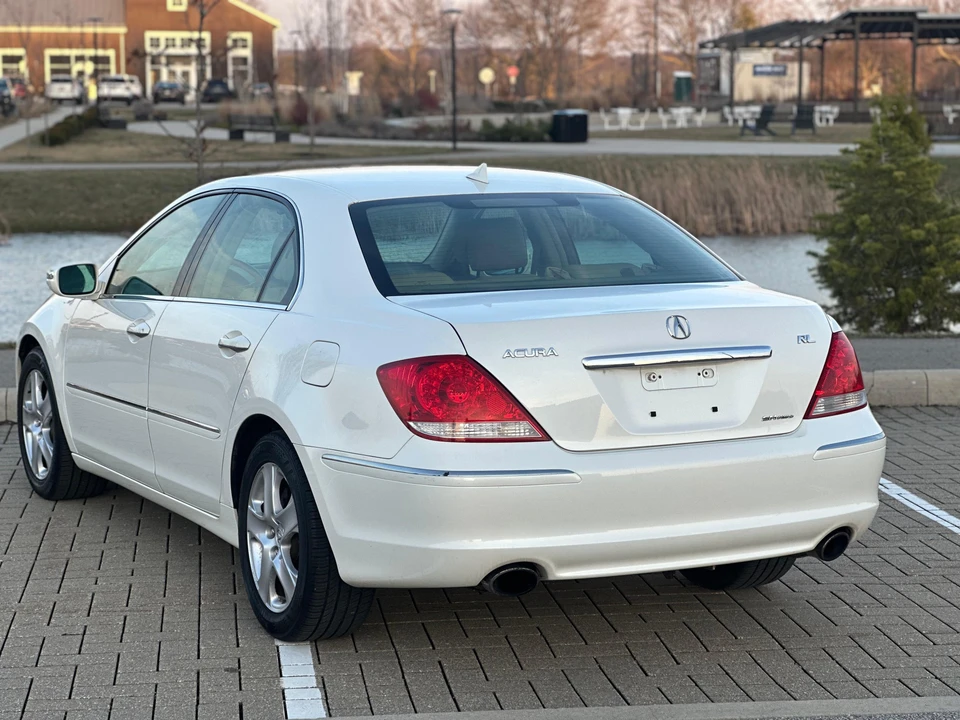 2005 Acura RL 2nd Gen - Image 15 of 31