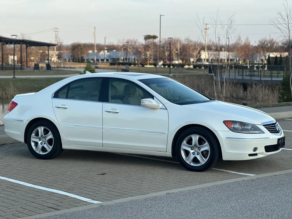 2005 Acura RL 2nd Gen - Image 29 of 31