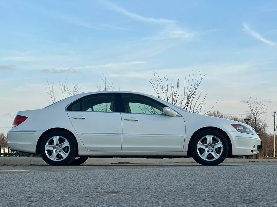 2005 Acura RL 2nd Gen - Image 27 of 31