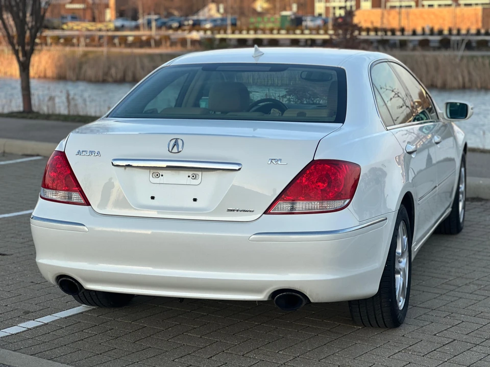 2005 Acura RL 2nd Gen - Image 19 of 31