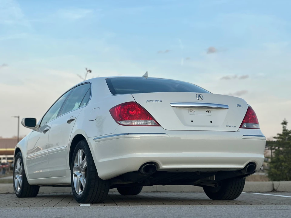 2005 Acura RL 2nd Gen - Image 17 of 31