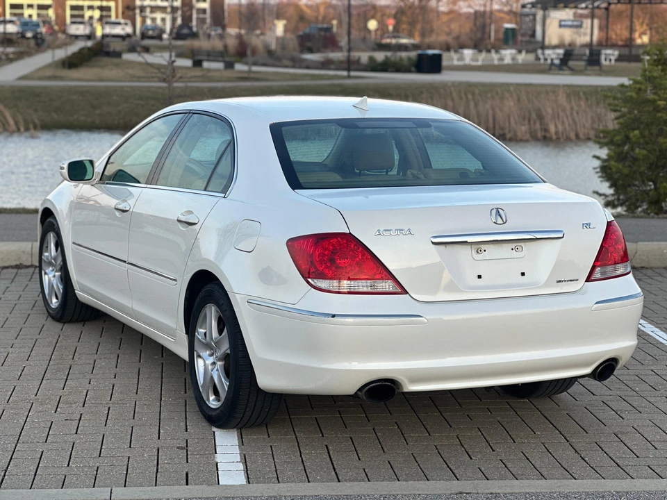 2005 Acura RL 2nd Gen - Image 16 of 31