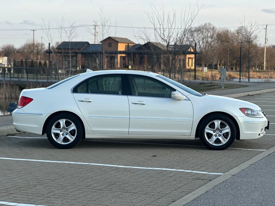 2005 Acura RL 2nd Gen - Image 28 of 31
