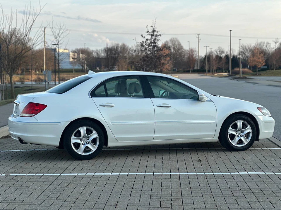 2005 Acura RL 2nd Gen - Image 26 of 31