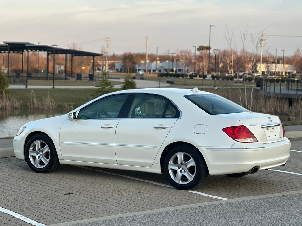 2005 Acura RL 2nd Gen - Image 13 of 31