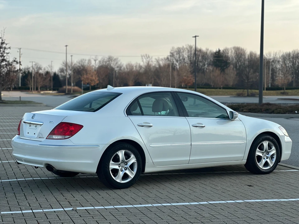 2005 Acura RL 2nd Gen - Image 24 of 31