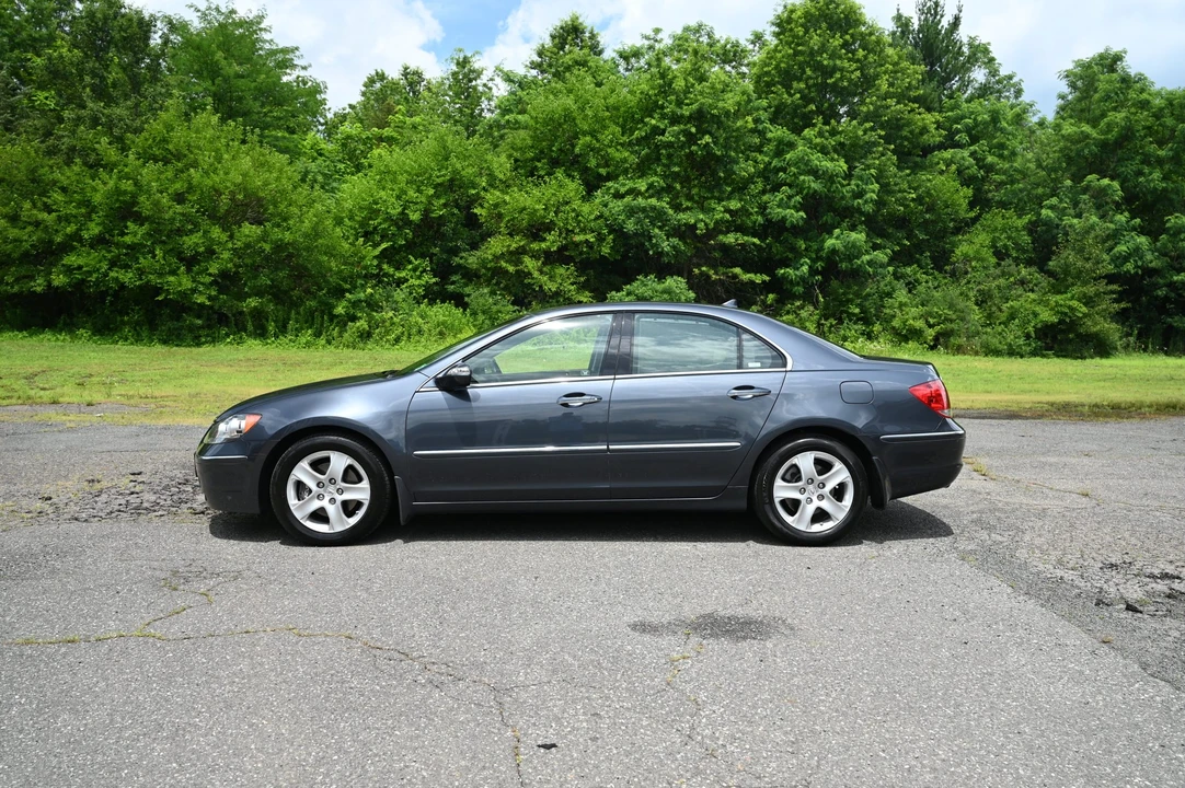 2005 Acura RL 2nd Gen - Image 9 of 31