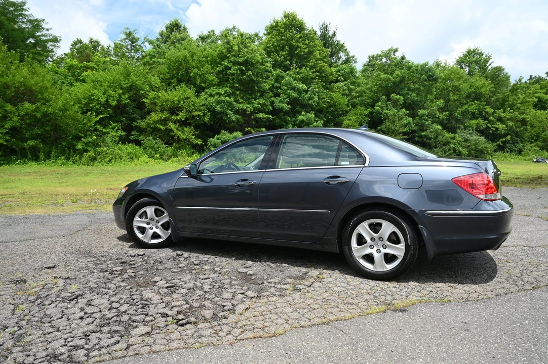 2005 Acura RL 2nd Gen - Image 10 of 31