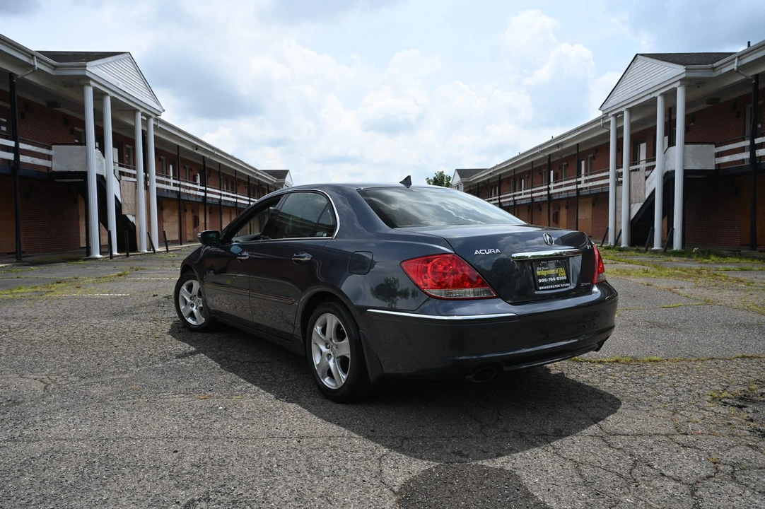 2005 Acura RL 2nd Gen - Image 14 of 31