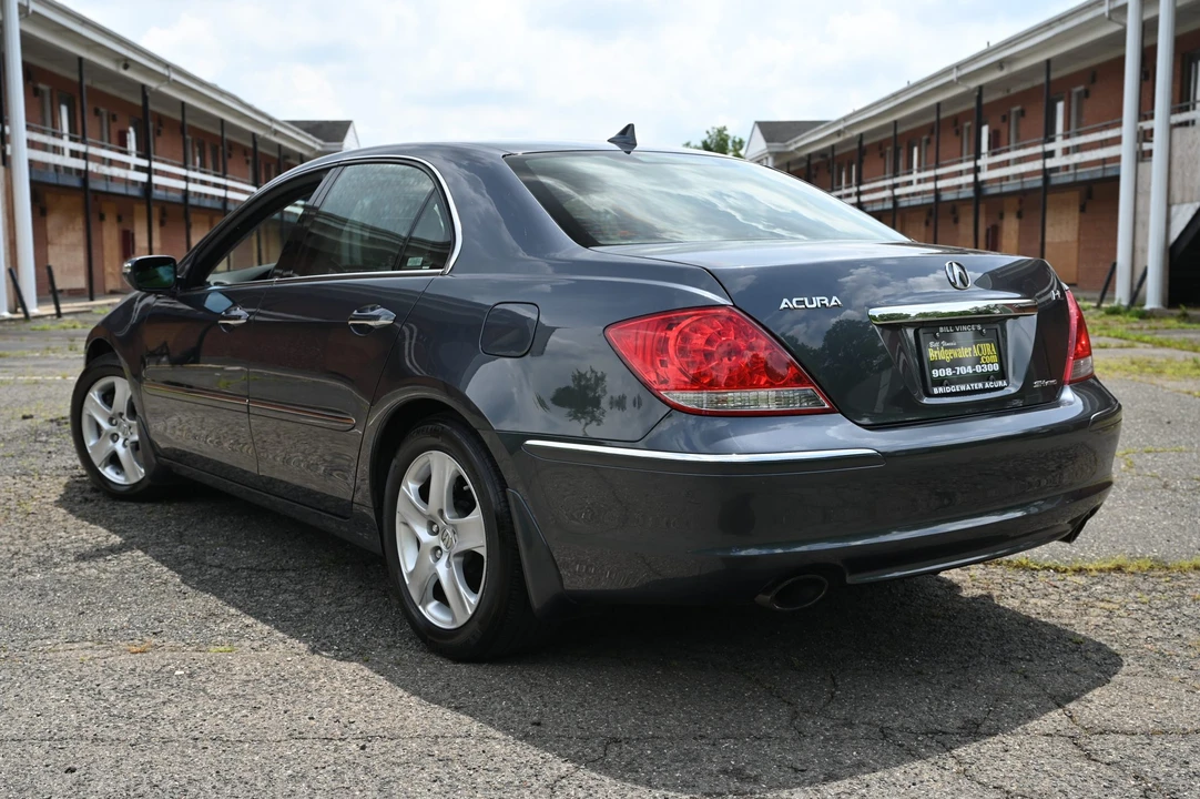 2005 Acura RL 2nd Gen - Image 13 of 31