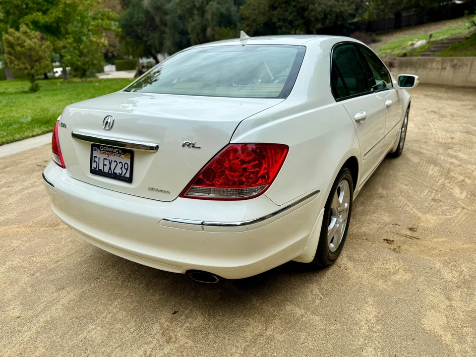 2005 Acura RL 2nd Gen - Image 21 of 31