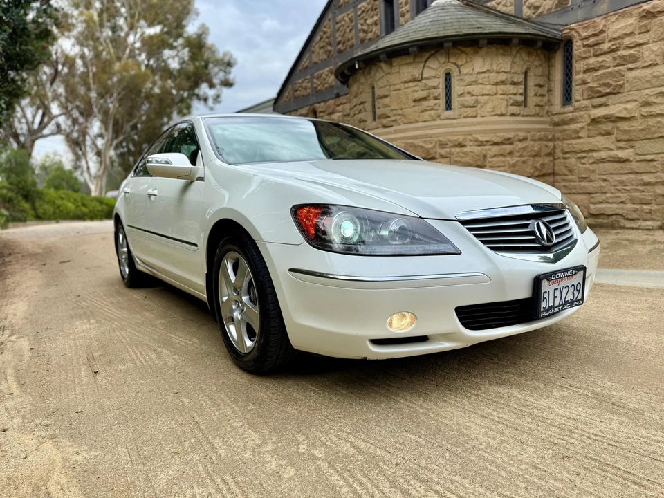 2005 Acura RL 2nd Gen - Image 24 of 31