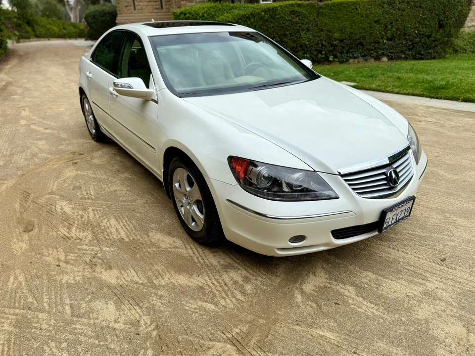 2005 Acura RL 2nd Gen - Image 22 of 31