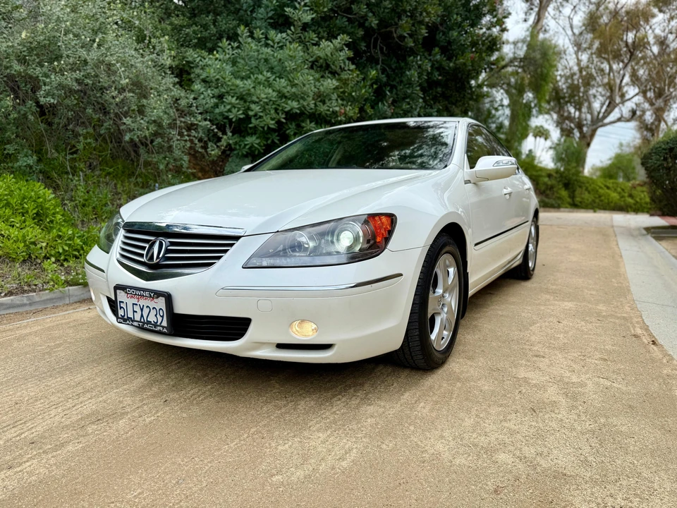 2005 Acura RL 2nd Gen - Image 11 of 31
