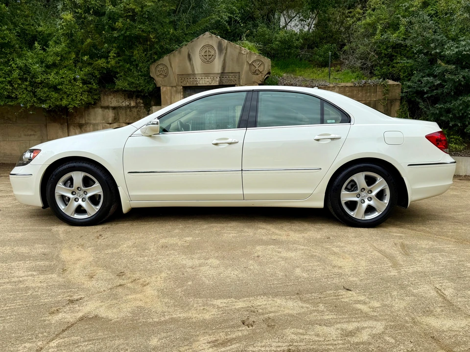 2005 Acura RL 2nd Gen - Image 15 of 31