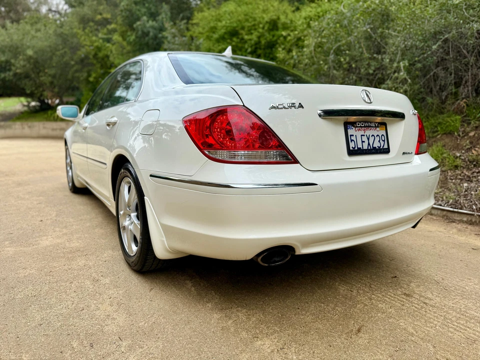 2005 Acura RL 2nd Gen - Image 17 of 31