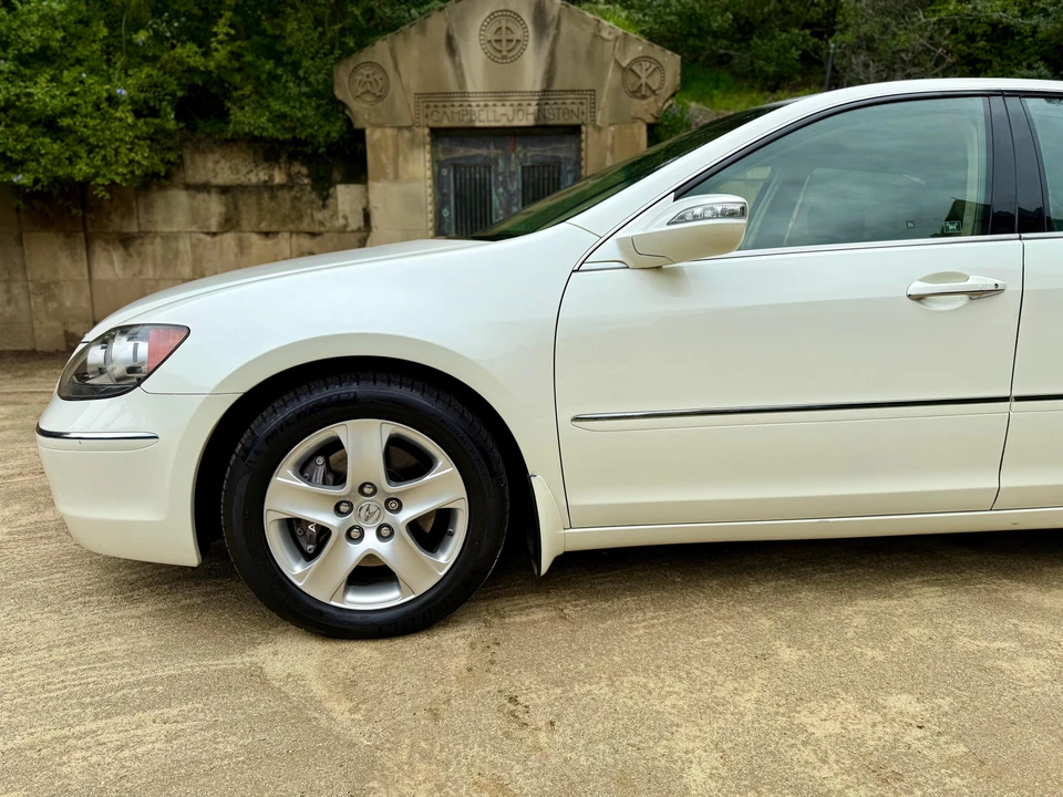 2005 Acura RL 2nd Gen - Image 31 of 31