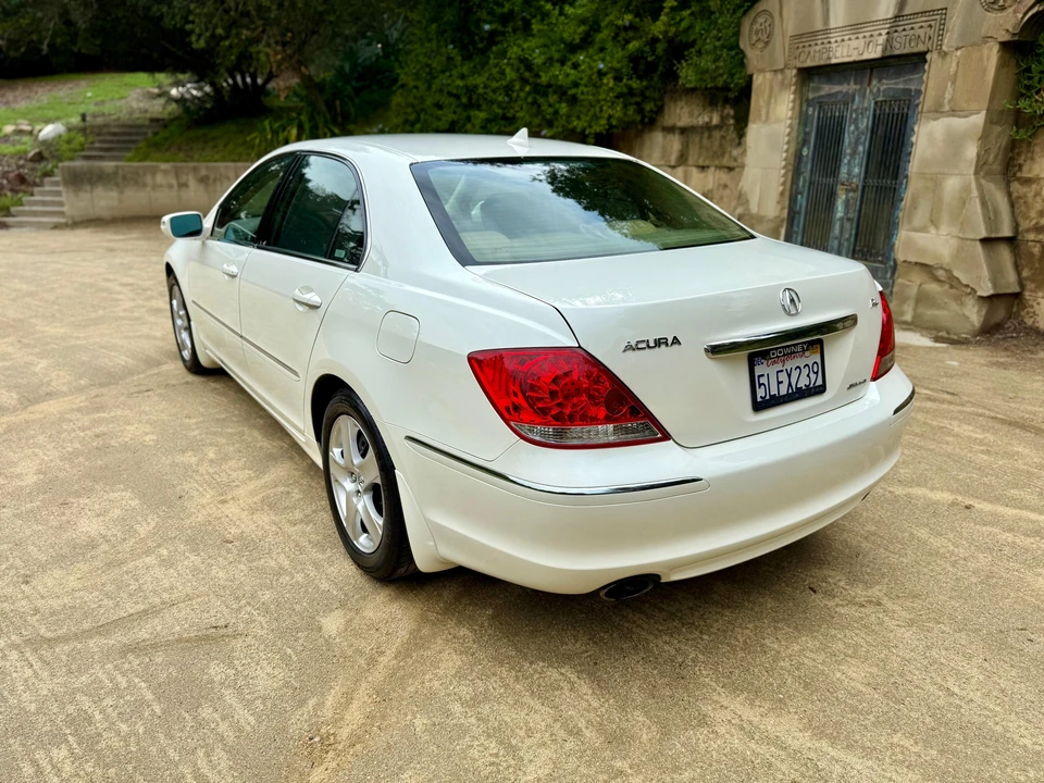 2005 Acura RL 2nd Gen - Image 16 of 31