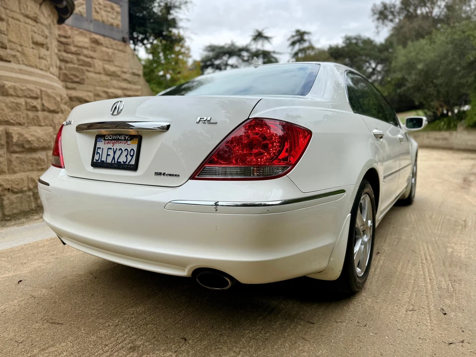2005 Acura RL 2nd Gen - Image 20 of 31